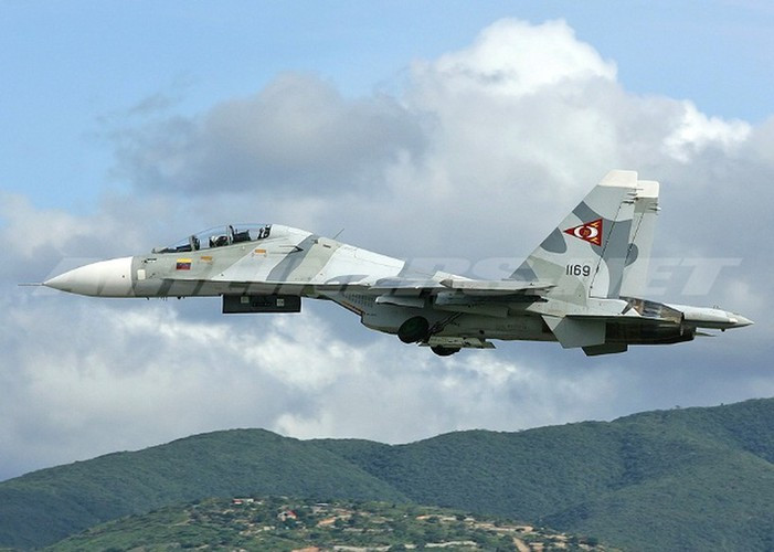 Tiêm kích Su-30MK2 do tổ hợp Komsomolsk-on-Amur (KnAAPO) sản xuất là phiên bản hiện đại hóa từ Su-30MKK với khả năng cường kích đánh biển được nâng cao đáng k
