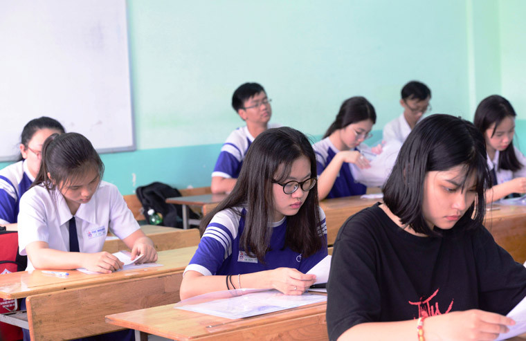 Theo sự phân công của Bộ GD-ĐT, cụm thi tại TP HCM do Sở GD-ĐT TP HCM chủ trì, phối hợp với 7 đơn vị tổ chức kỳ thi gồm: ĐH Quốc gia TPHCM, Trường ĐH Y dược TPHCM, Trường ĐH Nguyễn Tất Thành, Trường ĐH Hoa Sen, Trường ĐH Quốc tế Hồng Bàng, Trường ĐH Văn Hiến và Trường ĐH Y khoa Phạm Ngọc Thạch.