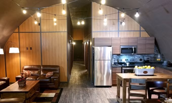 Tương tự Atlas Survival Shelters, Vivos Group có trụ sở tại California cũng cung cấp cho khách hàng những hầm trú ẩn ở vùng ngoại ô như Nam Dakota và Indiana.