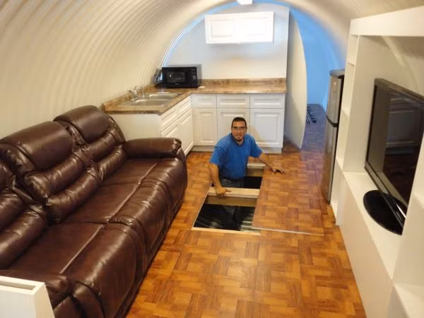 Scott Bowman, đối tác của McDermott Will &amp; Emery - công ty thường xuyên tư vấn cho các gia đình có giá trị tài sản ròng trên 500 triệu USD, cho hay nhiều gia đình giàu có ở Mỹ chỉ quan tâm đến việc làm thế nào để chuẩn bị tốt nhất trong trường hợp xảy ra thảm họa.