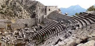 Dù vậy, giới chuyên gia đánh giá người Solyms đã xây dựng thành phố cổ Termessos thể hiện tài năng và tầm nhìn của họ. Bởi lẽ, thành phố cổ xưa này được xây trên tuyến đường thương mại quan trọng ở khu vực Địa Trung Hải. Nhờ vậy, nơi đây có kinh tế phát triển, người dân có cuộc sống giàu có.