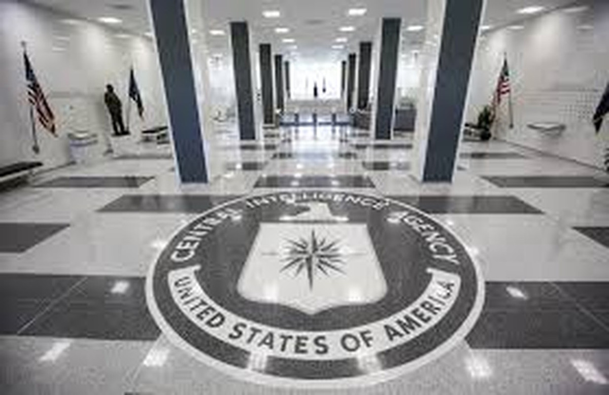 Dự án MKUltra được thực hiện thông qua Văn phòng Tình báo Khoa học của CIA phối hợp với Phòng thí nghiệm Chiến tranh Sinh học Quân đội Mỹ.