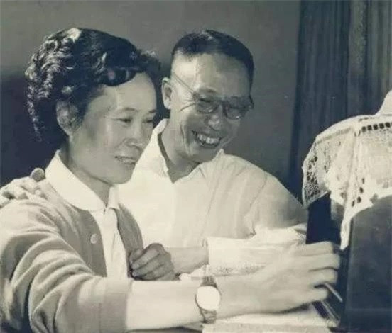 Lần thứ ba Phổ Nghi khóc lớn là vào ngày đăng cơ 2/12/1908, chính thức trở thành hoàng đế của nhà Thanh. Vào ngày hôm đó, triều đình tổ chức lễ đăng cơ của tân vương hết sức long trọng và trang nghiêm.