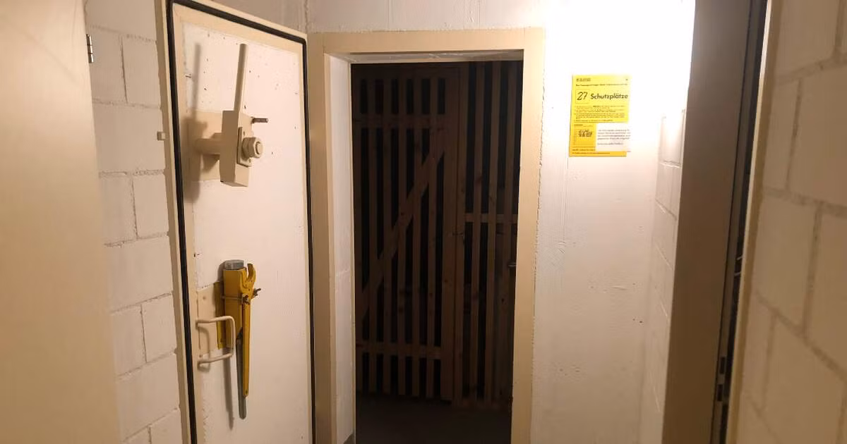 Số lương hầm trú ẩn ở Thụy Sĩ tiếp tục tăng cùng với số lượng các tòa nhà được xây mới. Tuy nhiên, con số này không phải quá lớn bởi Thụy Sĩ kiểm soát việc xây dựng rất chặt.