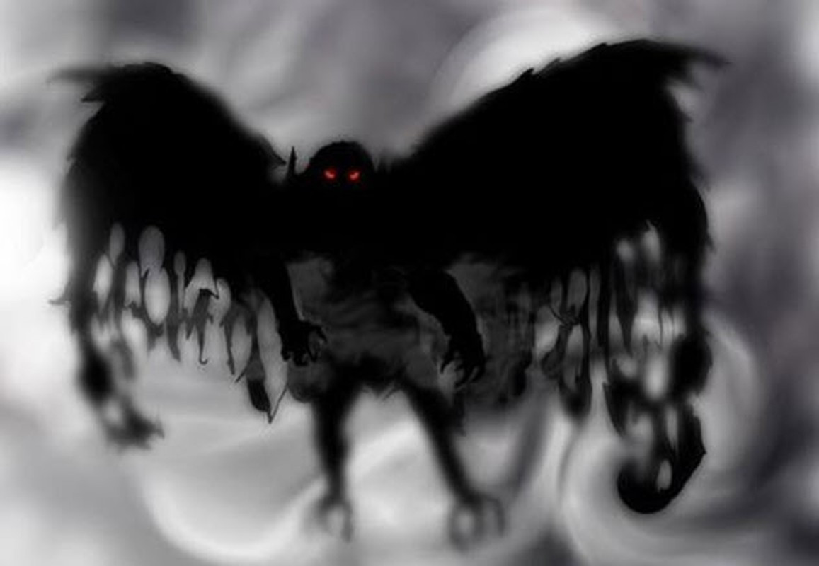 Sinh vật bí ẩn Mothman được nhìn thấy lần đầu tiên là vào ngày 12/11/1966. Khi ấy, 5 người đàn ông đang đào đất, xây một ngôi mộ ở nghĩa trang tại phía Tây Virginia thì bất ngờ nhìn thấy một sinh vật kỳ lạ.
