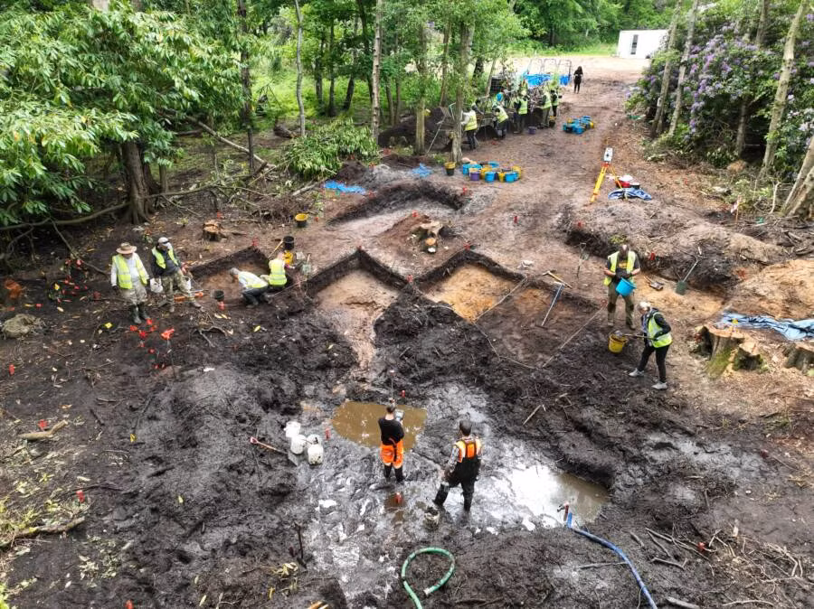 Mục tiêu của Chiến dịch Aphrodite là tấn công, phá hủy các địa điểm cất giữ tên lửa, tàu ngầm, boongke bí mật của Đức quốc xã.