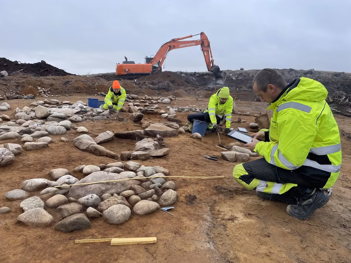 Nhóm nghiên cứu cho hay thời gian tới sẽ kiểm tra, phân tích tỉ mỉ các bộ hài cốt cùng những đồ tùy táng nhằm làm tỏ vì sao nhiều trẻ em được chôn cất tại nghĩa địa cổ xưa này trong suốt hàng trăm năm.
