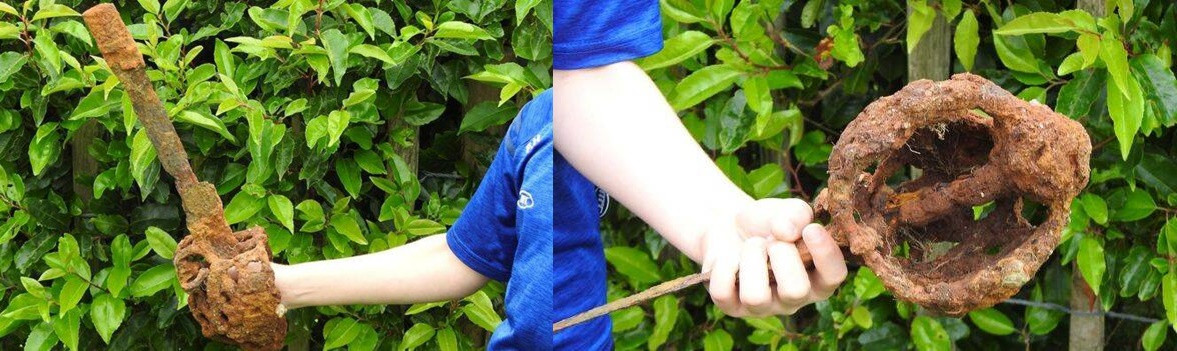 Hai anh em Mark và David Hawkins cũng là những chuyên gia về đồ cổ với hơn 55 năm kinh nghiệm. Họ suy đoán thanh kiếm mà Fionntan tìm thấy có thể đã được sử dụng trong khoảng thời gian từ năm 1610 - 1640.