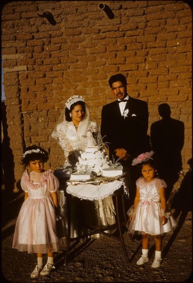 Cặp đôi tổ chức lễ cưới ở Mexico đầu những năm 1950.