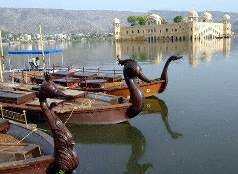 Thời gian tuyệt vời nhất để du khách ghé thăm cung điện Jal Mahal là từ tháng 10 đến tháng 3.