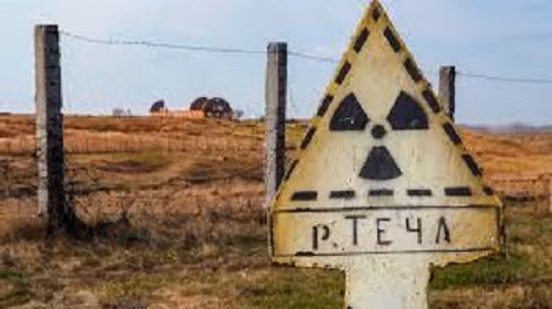 Tai nạn nghiêm trọng nhất mang tên "thảm họa Kyshtym" xảy ra vào ngày 29/9/1957. Khi ấy, hệ thống làm mát của một trong các bể chứa chất thải của nhà máy Mayak bị trục trặc nhưng không phát hiện kịp thời. Do đó, bể chứa đã phát nổ với lực tương đương khoảng 70 tấn TNT. Mặc dù không có thương vong trực tiếp từ vụ nổ nhưng lực tác động của vụ việc này đã tạo ra cột bụi phóng xạ bay thẳng lên trời với độ cao 1.000m.