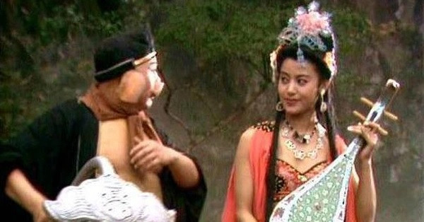 Tôn Ngộ Không và Trư Bát Giới đã giao đấu với Tỳ Bà Tinh 2 lần nhằm giải cứu sư phụ nhưng đều bị yêu quái này đánh bại, thậm chí bị trọng thương.