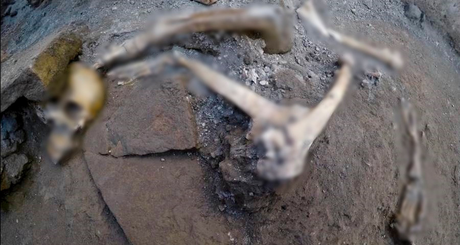 Vào năm 79 sau Công nguyên, núi lửa Vesuvius phun trào dữ dội khiến Pompeii - thành phố La Mã bị vùi lấp trong tro bụi, dung nham núi lửa. Khoảng 2.000 cư dân Pompeii đã thiệt mạng trong thảm kịch kinh hoàng này.