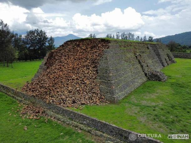 Theo các chuyên gia, phần trung tâm ở mặt phía nam của kim tự tháp bị sụp xuống.