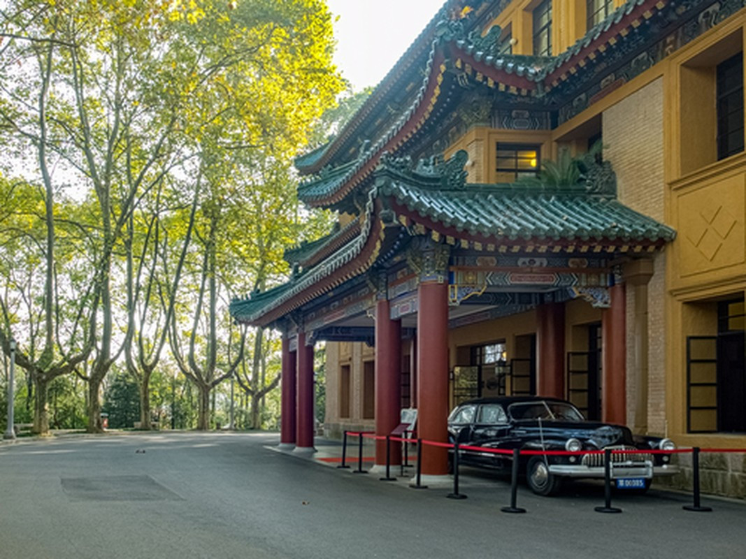 Cảnh tượng tuyệt đẹp này chỉ có thể nhìn thấy rõ từ trên cao xuống. Những người có cơ hội chiêm ngưỡng vẻ đẹp cung điện Mỹ Linh đều trầm trồ, mê mẩn.