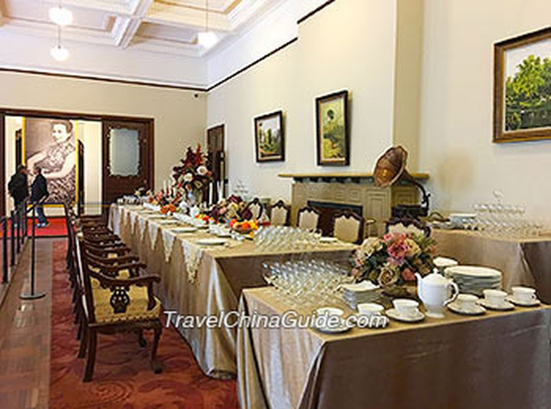 Mỗi năm, hàng triệu du khách ghé thăm, chiêm ngưỡng vẻ đẹp cũng như lịch sử của công trình nổi tiếng từng là nơi ở của Tưởng Giới Thạch và Tống Mỹ Linh.