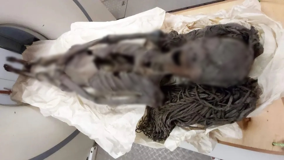 Các chuyên gia cho biết thêm "người phụ nữ la hét" được ướp xác khá xa hoa. Họ phát hiện ra dấu vết của nhựa cây bách xù và nhũ hương trong xác ướp.