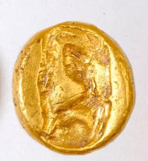 Theo suy đoán của giáo sư Christopher, lính đánh thuê có thể đã sử dụng tiền xu để thanh toán nhưng không rõ tại sao họ chôn chiếc bình chứa tiền giá trị đó.