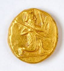 Christopher Ratté, giáo sư nghệ thuật và khảo cổ Địa Trung Hải ở Đại học Michigan kiêm giám đốc Notion Archaeological Survey, cho hay kho báu tiền cổ có niên đại vào thế kỷ 5 trước Công nguyên - giai đoạn có nhiều biến động về quân sự và chính trị trong khu vực.