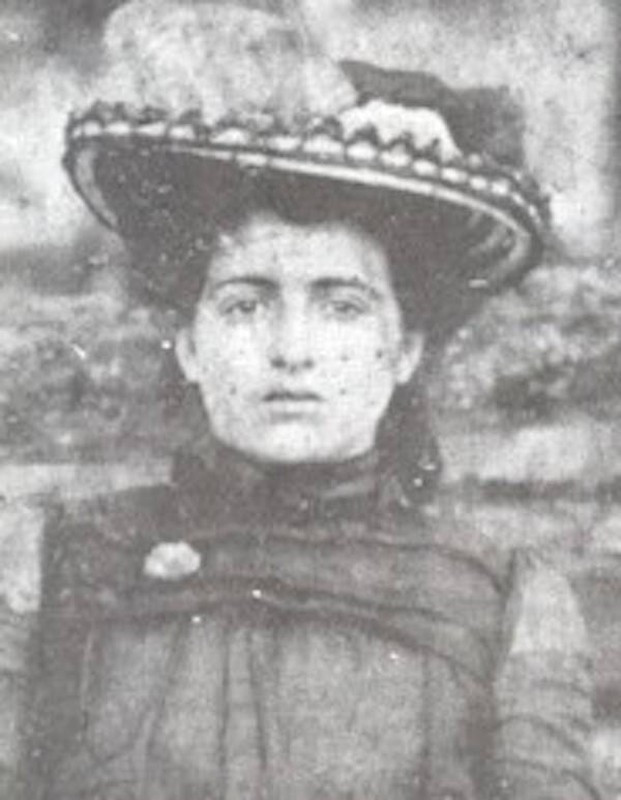 Mary Jane Heaster (trong ảnh) sống ở quận Greenbrier, Bắc Virginia, Mỹ trải qua nỗi đau mất con gái tên Zona vào tháng 1/1897. Một sự việc kỳ lạ và bí ẩn đã xảy ra sau đó khi " hồn ma" Zona về báo mộng cho mẹ, vạch mặt hung thủ đã sát hại cô.