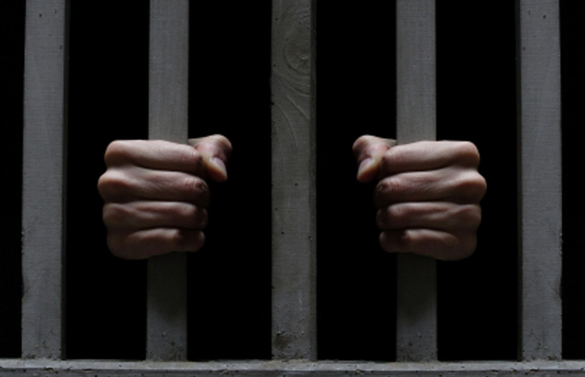 Theo lời kể của bác sĩ, trên cổ của Zona có những vết bầm tím. Không những vậy, chồng của Zona có một vài hành động khác thường trong đám tang, bao gồm không cho mọi người đến gần quan tài hay nhìn mặt người vợ quá cố lần cuối.