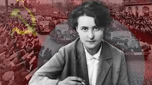 Vợ chồng bà Ruth đến Tiệp Khắc trước khi chuyển tới Liên Xô sinh sống. Về sau, bà được Cơ quan tình báo Liên Xô tuyển dụng làm điệp viên. Bà được đặt mật danh “Lena”. Trong thời gian từ năm 1934 - 1938, nữ điệp viên xuất thân từ tầng lớp quý tộc này hoạt động tại châu Âu, chủ yếu là ở Đức.