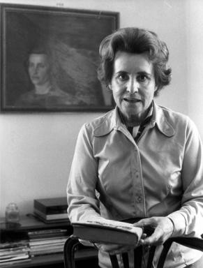 Năm 1943, bà Ruth trở thành sĩ quan liên lạc cho tù nhân Áo bị bắt giữ tại Stalingrad. Sau khi Thế chiến 2 kết thúc vào năm 1945, bà cùng chồng trở về Áo trước khi qua đời năm 1993.