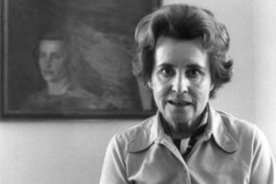 Dù làm việc cho Đức quốc xã nhưng tướng Kurt không ủng hộ các chính sách, quyết định của Hitler. Do vậy, ông đã cung cấp cho bà Ruth một số tin tình báo quân đội quan trọng. Nhờ vậy, bà gửi chúng cho cấp trên.