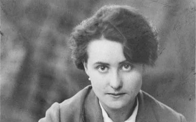 Thay vì tận hưởng cuộc sống xa hoa, nhung lụa, nữ quý tộc Ruth quyết định trở thành một người cộng sản và trở thành điệp viên của Liên Xô.