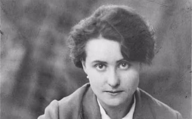 Thay vì tận hưởng cuộc sống xa hoa, nhung lụa, nữ quý tộc Ruth quyết định trở thành một người cộng sản và trở thành điệp viên của Liên Xô.