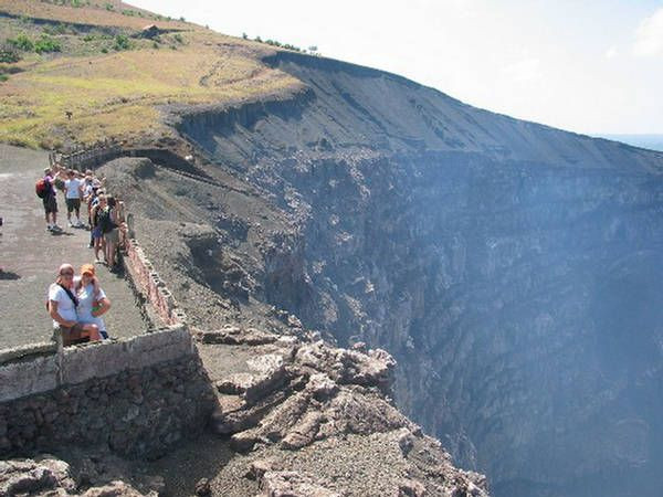Masaya là một núi lửa hoạt động mạnh, phun trào liên tục từ năm 2015. Theo đó, những lần phun trào núi lửa đã giải phóng khí gas, hơi nước và dung nham sôi sục.