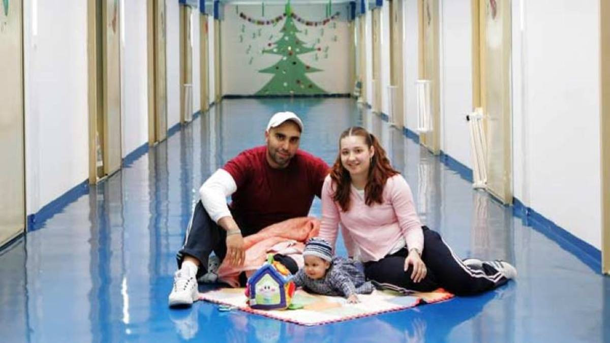 Theo các thông tin được công bố, những đứa trẻ có thể ở lại, sống cùng cha, mẹ - những người đang thụ án tù giam - cho đến khi chúng được 3 tuổi.