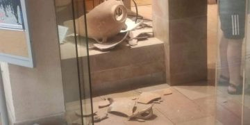 Hiện chiếc bình cổ vẫn được trưng bày ở bảo tàng Hecht mà không có lớp kính bảo vệ. Theo đại diện bảo tàng đồng thời là người sáng lập, việc trải nghiệm một phát hiện khảo cổ học mà không có bất kỳ trở ngại nào là rất hấp dẫn. Sau sự việc mới xảy ra, bảo tàng vẫn quyết định sẽ không đặt nó vào trong tủ kính và gọi đó là “sự cố hiếm gặp".