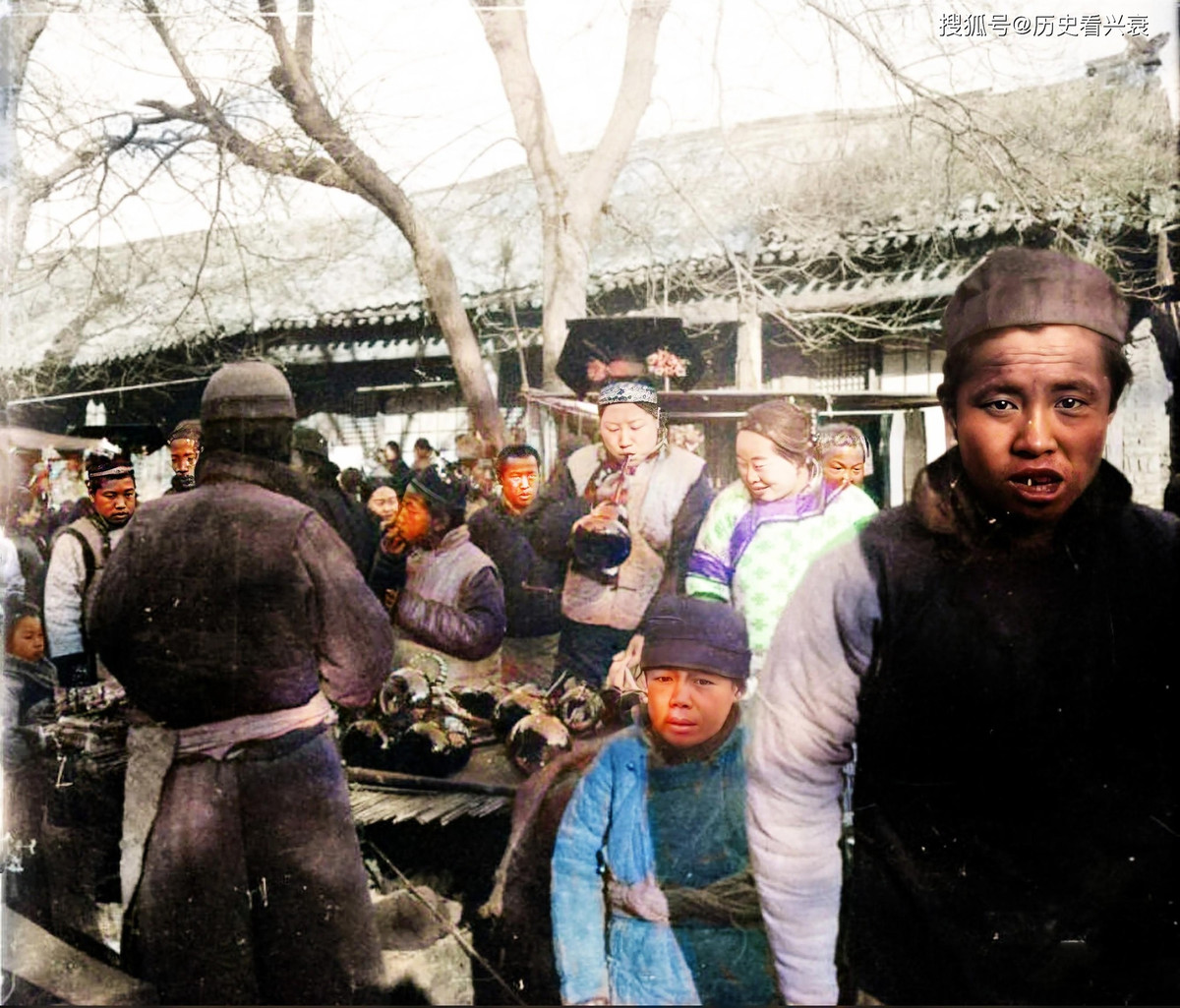 Khung cảnh sầm uất, náo nhiệt tại một khu chợ ở miền Bắc Trung Quốc dưới thời nhà Thanh.