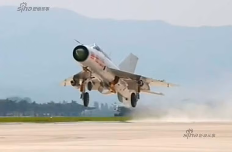 Tiêm kích đánh chặn MiG-21 của Không quân Triều Tiên.