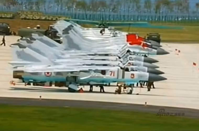 Tiêm kích đánh chặn MiG-23 và MiG-29 thuộc hàng “khủng” nhất Không quân Triều Tiên.