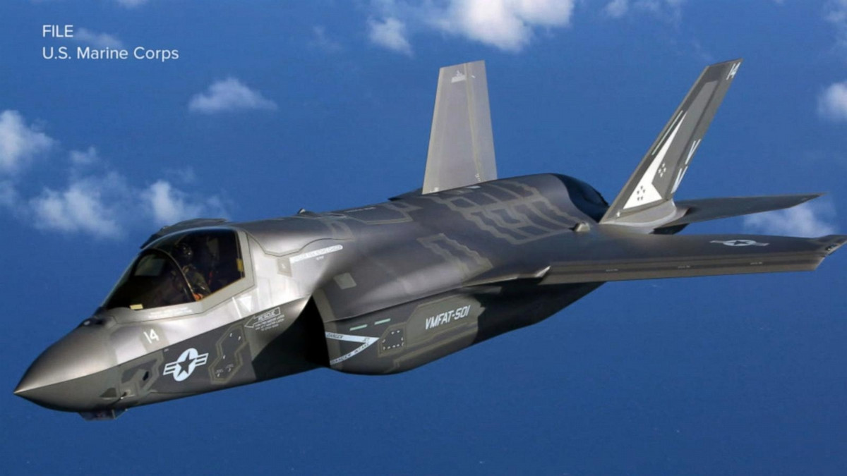 Kể từ chuyến bay thử nghiệm đầu tiên với nguyên mẫu X-35 vào năm 2000, cho đến nay F-35 Lightning II – chiến đấu cơ tàng hình thế hệ 5 này đã ngốn của nước Mỹ hơn 1.500 tỷ USD nhưng tương lai của chiến đấu cơ này vẫn còn là một dấu hỏi lớn đối với Lầu Năm Góc. Nguồn ảnh: ABC News.