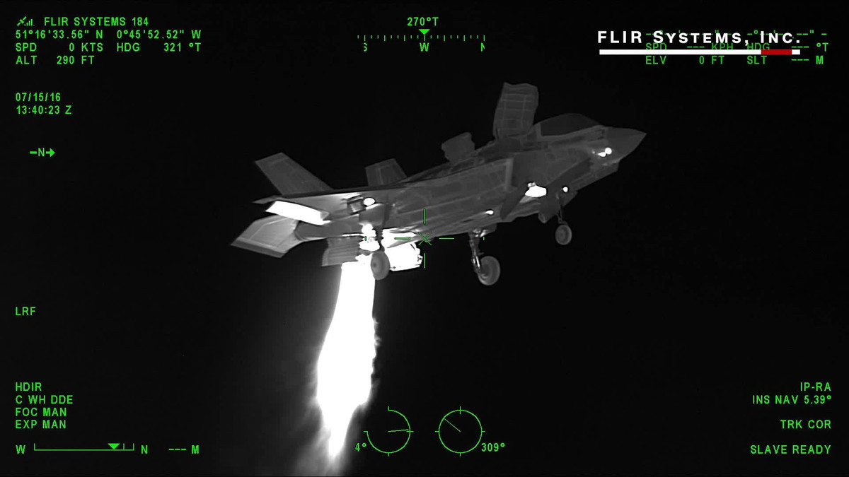 Trong suốt 17 năm hoạt động, dù dính vô số tai tiếng về hàng tá lỗi ngớ ngẩn cùng cái giá trên trời, thế nhưng máy bay tiêm kích F-35 của Mỹ vẫn đắt khách, hàng loạt quốc gia đang xếp hàng mua nườm nượp. Và tính tới thời điểm hiện tại đã có ít nhất 10 quốc gia đã và đang đưa các biến thể của F-35 vào trong biên chế trong không quân của mình. Nguồn ảnh: CNN.com.