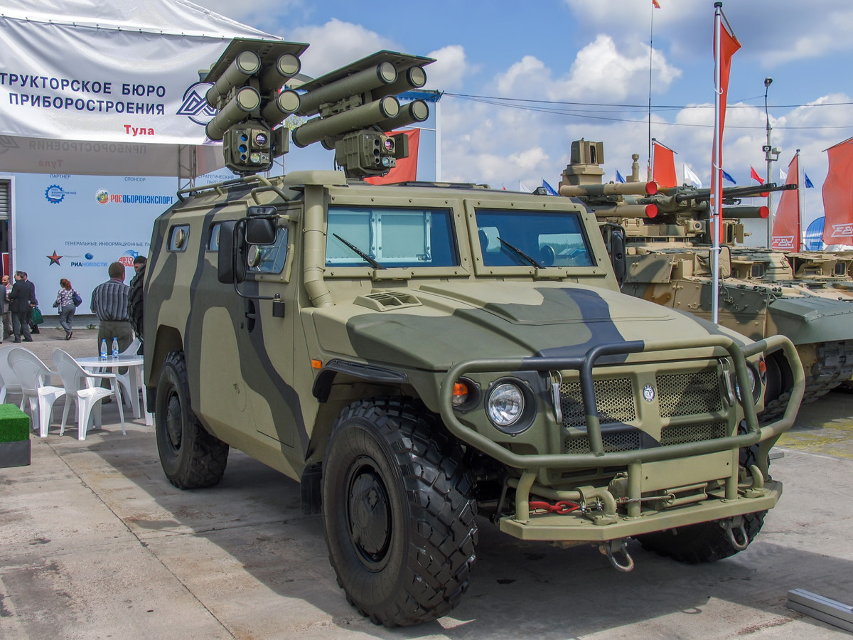 Theo cách xếp hạng vừa được trang RIA Novosti thực hiện cho thấy, đứng đầu tiên trong số 4 tổ hợp tên lửa chống tăng (ATGM) mạnh nhất thế giới là Kornet-EM, tiếp theo là Javelin của Mỹ, đứng thứ 3 là Spike của Israel và đứng bét bảng là dòng tên lửa chống tăng Milan - sản phẩm hợp tác giữa Đức và Pháp.