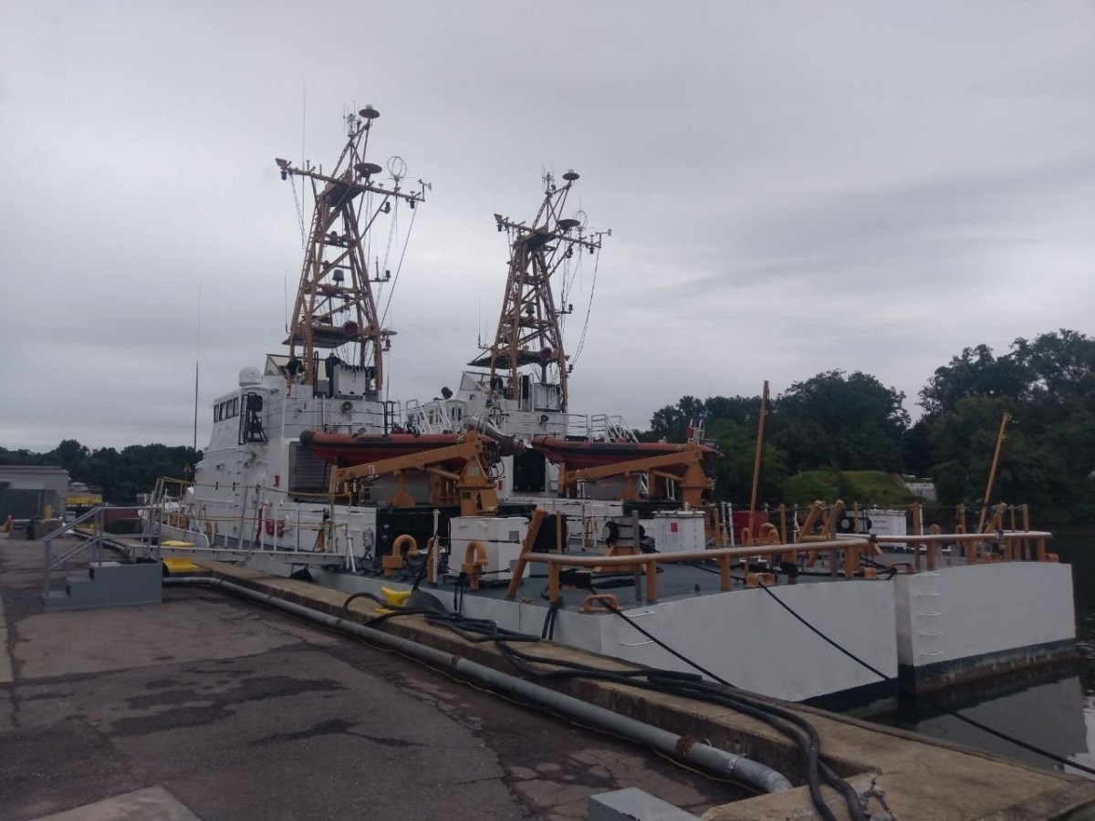 Thậm chí chuyên gia Nga còn nặng lời so sánh Ukraine không khác gì hơn là nơi thu gom kim loại phế thải của Quân đội Mỹ và rõ ràng hai cái gọi là tàu chiến này hiển nhiên không giúp tăng cường sức mạnh cho hải quân Ukraine. Ông này cũng nhận mạnh thêm, việc Kiev chấp nhận các tàu tuần tra Island chỉ là cách Tổng thống Poroshenko tô vẽ lên chiến dịch tranh cử sắp tới của mình. Nguồn ảnh: 5.ua.