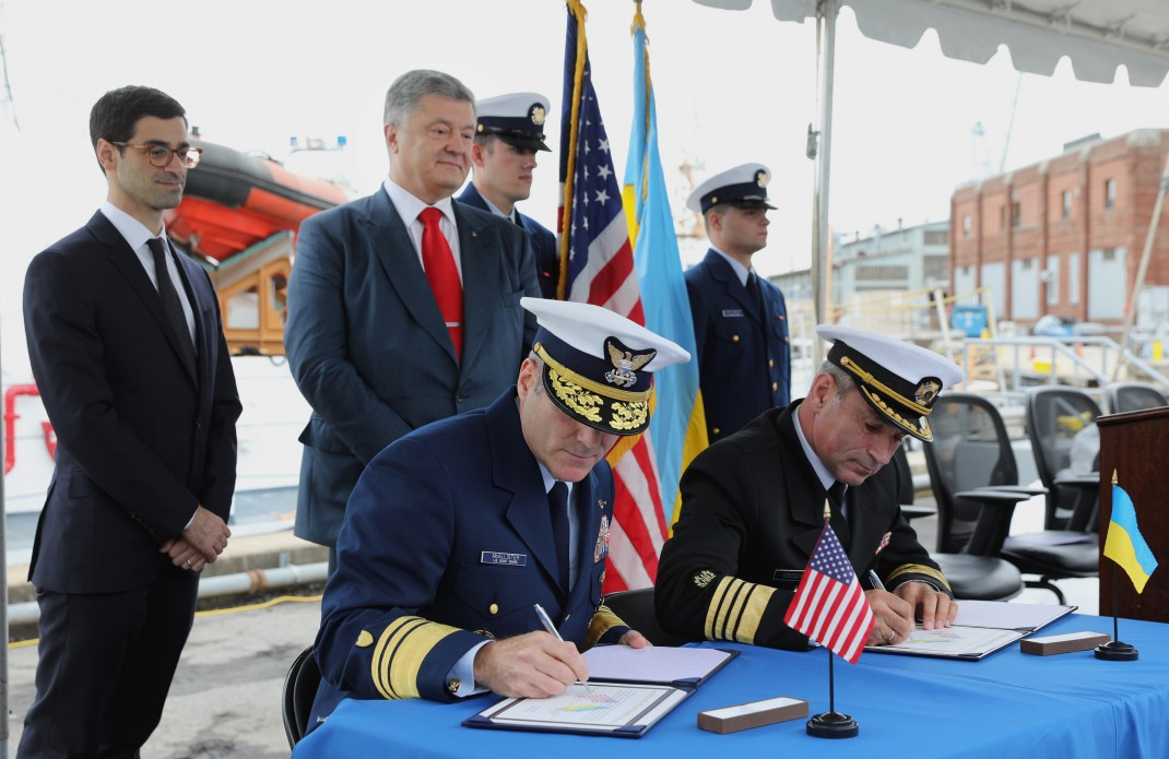 Dù chưa rõ thời điểm hai con tàu trên sẽ về Ukraine khi nào thế nhưng để sở hữu được hai con tàu cho “không” này Hải quân Ukraine đã phải mất ít nhất 10 triệu USD cho tiền sửa chữa và huấn thủy thủ đoàn cho hai con tàu này. Và so với các tàu tuần tra Hải quân Ukraine từng sở hữu tàu lớp Island có lượng giãn nước thật sự khiêm tốn chỉ vỏn vẹn 168 tấn. Nguồn ảnh: 5.ua.