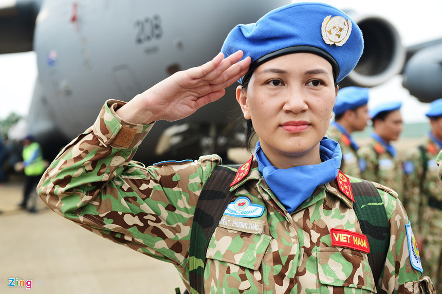 Đại úy Nguyễn Thị Phương Thảo (32 tuổi), công tác tại Bệnh viện 4, quân đoàn 4, tại Nam Sudan chị sẽ làm việc ở khoa ngoại của bệnh viện dã chiến. "Tôi rất rất háo hức lên đường làm nhiệm vụ quốc tế. Mặc dù còn trăn trở về gia đình khi phải công tác ở xa đất nước nhiều ngày nhưng sẽ quyết tâm vượt qua được những khó khăn, thử thách đang chờ đợi", nữ quân nhân chia sẻ.