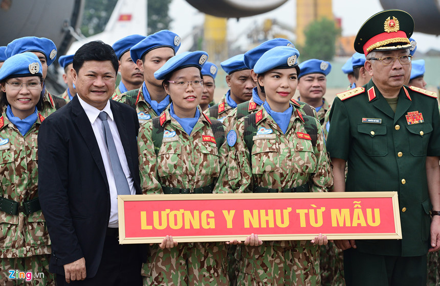 “BVDCC 2.1 hoạt động xa Tổ quốc, trong môi trường đa quốc gia, cán bộ, nhân viên của BV cần nêu cao tinh thần đoàn kết hiệp đồng, giữ vững và phát huy truyền thống của Quân đội nhân dân Việt Nam anh hùng “nhiệm vụ nào cũng hoàn thành, khó khăn nào cũng vượt qua”, các chiến sĩ áo trắng luôn ghi nhớ lời dạy của Chủ tịch Hồ Chí Minh “Lương y như từ mẫu”, hết lòng cứu chữa cho bệnh nhân”, Thượng tướng Vịnh nhắn nhủ.