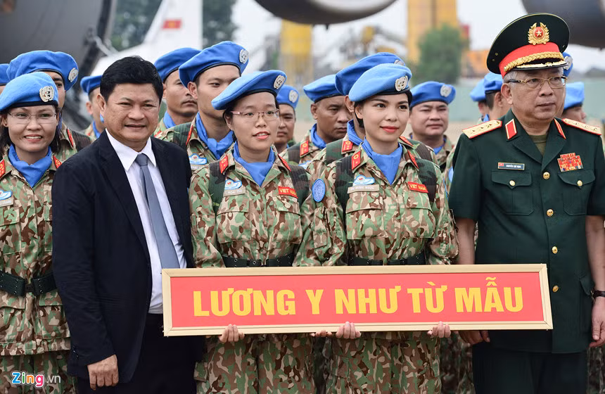 “BVDCC 2.1 hoạt động xa Tổ quốc, trong môi trường đa quốc gia, cán bộ, nhân viên của BV cần nêu cao tinh thần đoàn kết hiệp đồng, giữ vững và phát huy truyền thống của Quân đội nhân dân Việt Nam anh hùng “nhiệm vụ nào cũng hoàn thành, khó khăn nào cũng vượt qua”, các chiến sĩ áo trắng luôn ghi nhớ lời dạy của Chủ tịch Hồ Chí Minh “Lương y như từ mẫu”, hết lòng cứu chữa cho bệnh nhân”, Thượng tướng Vịnh nhắn nhủ.