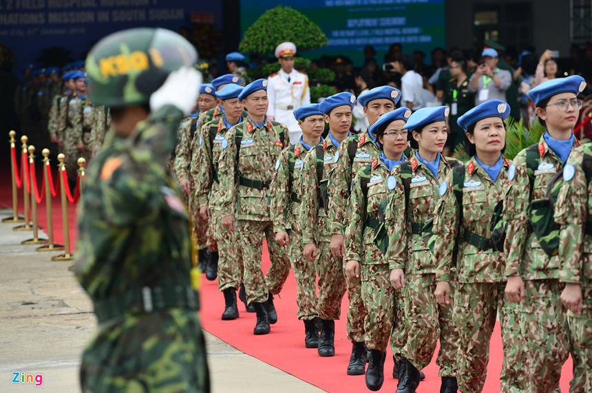 Đây là lần đầu tiên, Việt Nam điều động nhân sự ở cấp độ đơn vị tham gia làm nhiệm vụ gìn giữ hòa bình Liên Hợp Quốc. Cán bộ, chiến sĩ quân y tham gia bệnh viện dã chiến cấp 2 được đào tạo bồi dưỡng, triển khai các trang thiết bị theo tiêu chuẩn và yêu cầu của Liệp Hợp Quốc. Sau khi kết thúc buổi lễ, các quân nhân với quân phục, ba lô trên vai hành quân ra khu vực máy bay cất cánh.