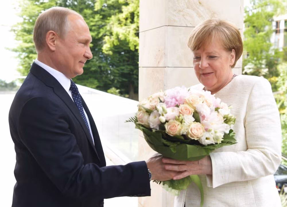 Tổng thống Nga Vladimir Putin và Thủ tướng Liên bang Đức Angela Merkel trong cuộc gặp tại Sochi