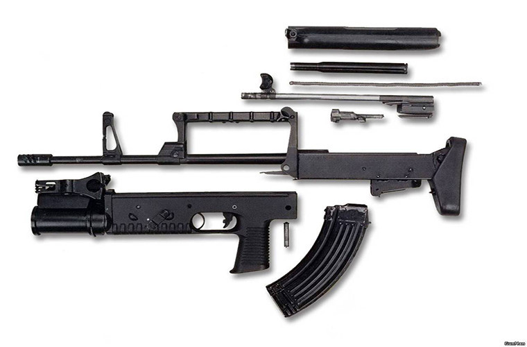 Cấu tạo bên trong của ADS cũng được đánh giá là đơn giản và không quá phức tạp cho việc bảo dưỡng hay xử lý khi có hỏng hóc, bên cạnh đó nó còn mang các ưu điểm của dòng súng trường tấn công AK khi có thể hoạt động ở nhiều điều kiện khác nhau không đơn giản chỉ là ở dưới nước. Nguồn ảnh: topwar.ru.