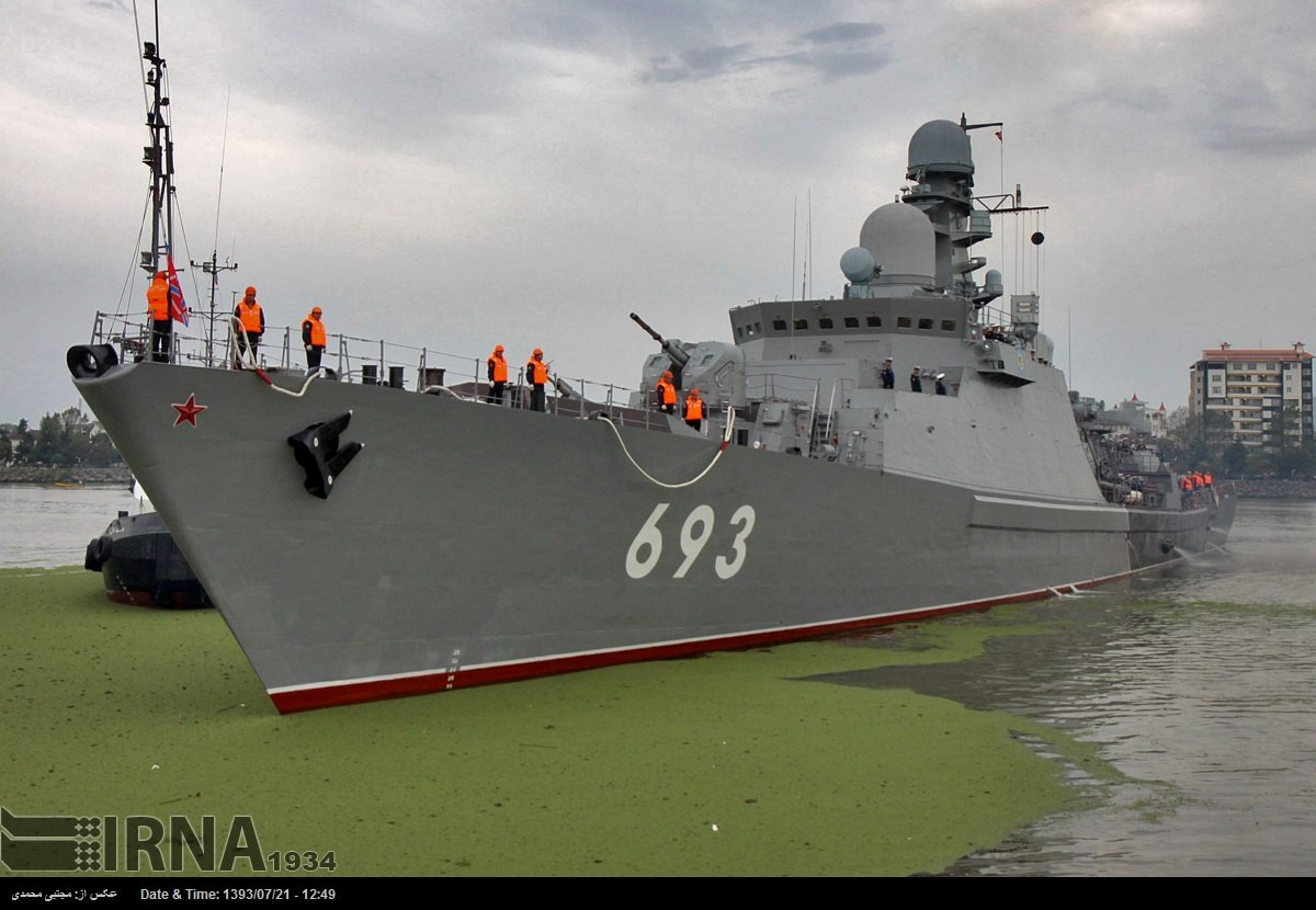 Nói cách khác hệ thống vũ khí trên tàu Dagestan được thay đổi từ tên lửa chống hạm Kh-35 Uran sang tên lửa hành trình Kalibr có khả năng thực hiện nhiều loại nhiệm vụ khác nhau không đơn thuần chỉ dành riêng cho chống hạm như Kh-35.