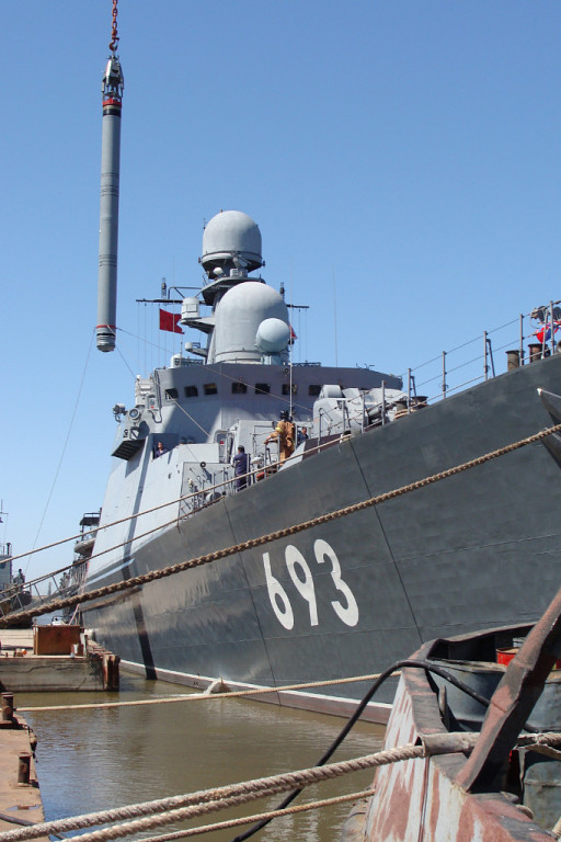 Việc dẫn bắn cho tên lửa Kalibr trên tàu Gepard nhờ sử dụng radar dẫn bắn Mineral-ME. Với phiên bản Kalibr-NK nội địa của Nga (có tầm bắn lên đến hàng ngàn km), việc dẫn bắn cho tên lửa còn sử dụng kết hợp nhiều phương tiện trinh sát như vệ tinh, máy bay trinh sát, trinh sát từ mặt đất để giúp dẫn đường cho tên lửa đến mục tiêu.