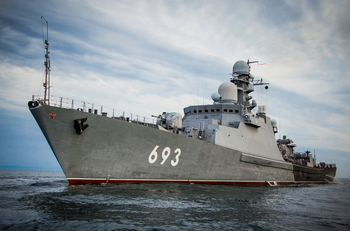 Một nguồn tin khác từ phía Nhà máy Zelenodolsk cho biết, Việt Nam đang quan tâm tới biến thể tàu hộ vệ Gepard Nga đang sử dụng ở chiến trường Syria, đồng nghĩa với việc các tàu này sẽ được trang bị tên lửa hành trình Kalibr. Vậy biến thể nào của gia đình tàu hộ vệ Gepard được trang bị loại tên lửa tấn công tối thượng của Hải quân Nga?